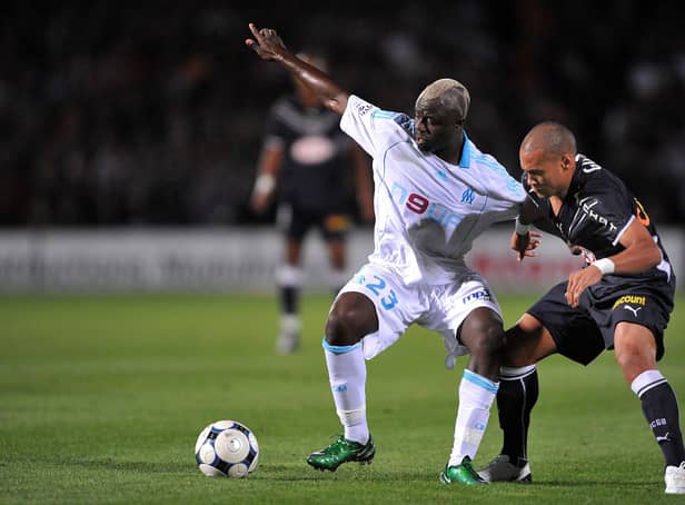 (FILES) In this file photo taken on September 13, 2008 Girondin’s forward Yoan Gouffran (R) fights for the ball with with Marseille’s Cameroonian midfielder Modeste M’ Bami during the French L1 football match between Bordeaux and Olympique de Marseille, at the Chaban Delmas stadium in Bordeaux, southwestern France. - Cameroonian Modeste M’Bami, former midfielder for Paris Saint-Germain and Olympique de Marseille died aged 40 in Le Havre, announces sports agent Frank Belhassen, on January 7, 2023. (Photo by PIERRE ANDRIEU / AFP) (Photo by PIERRE ANDRIEU/AFP via Getty Images)