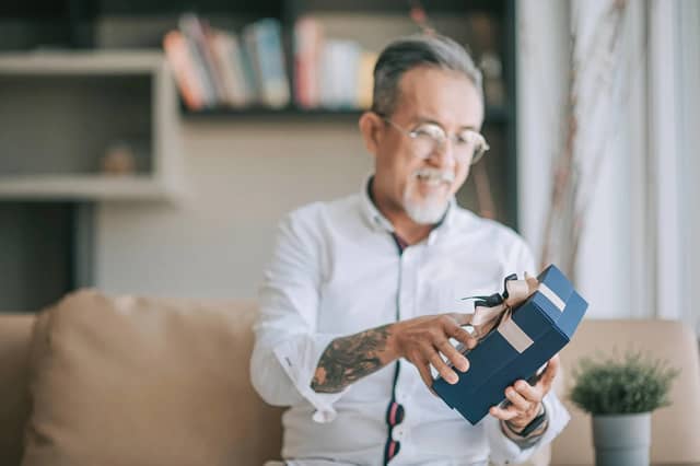 There's still time to send presents before Father’s Day, but it's important to choose the right courier