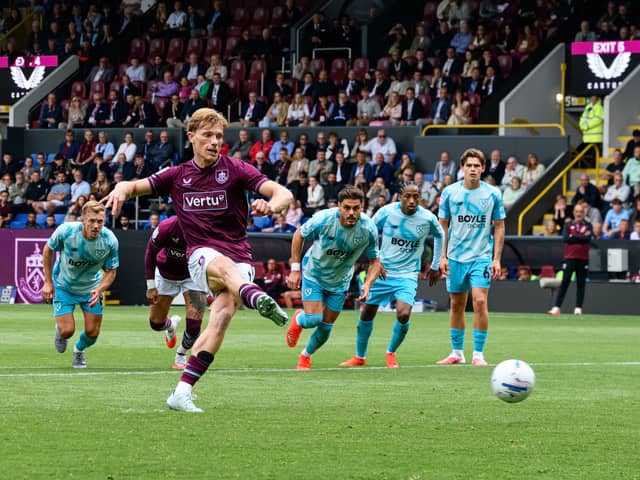 Zian Flemming scores from the penalty spot against West Ham United. Photo: Kelvin Lister-Stuttard