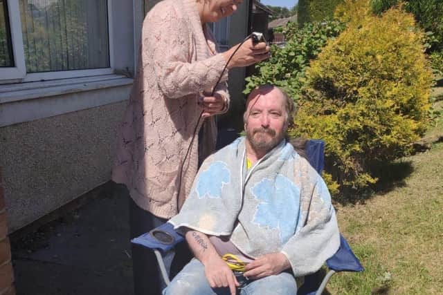 Gordon sheds his hair and beard with the help of Laura