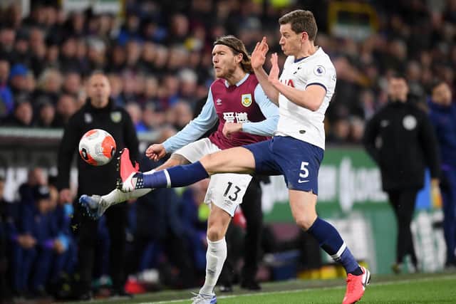 Jeff Hendrick of Burnley and Jan Vertonghen of Tottenham Hotspur stretch for the ball during the Premier League match between Burnley FC and Tottenham Hotspur at Turf Moor on March 07, 2020 in Burnley, United Kingdom. (Photo by Michael Regan/Getty Images)