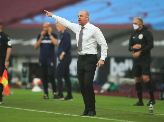 Sean Dyche, Manager of Burnley gives his team instructions during the Premier League match between West Ham United and Burnley FC at London Stadium on July 08, 2020 in London, England. (Photo by Adam Davy/Pool via Getty Images)