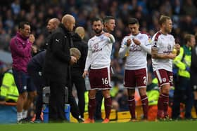 Sean Dyche, Manager of Burnley in discussion with Steven Defour of Burnley during the Premier League match between Manchester City and Burnley at Etihad Stadium on October 21, 2017 in Manchester, England. (Photo by Shaun Botterill/Getty Images)