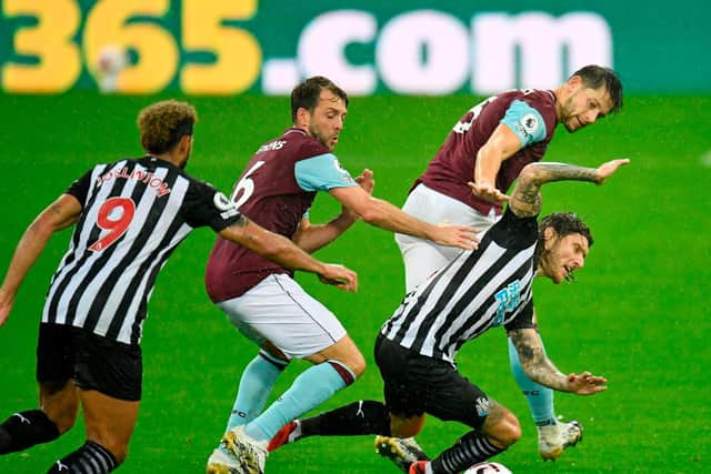 Newcastle United's Irish midfielder Jeff Hendrick is tackled by Burnley's English defender James Tarkowski (back) and Dale Stephens (2nd L) during the English Premier League football match between Newcastle United and Burnley at St James' Park in Newcastle-upon-Tyne, north east England on October 3, 2020. (Photo by PETER POWELL / POOL / AFP).