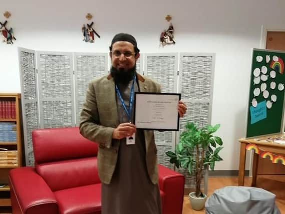 Imam Fazal Hassan receiving his award