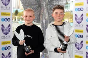 Fundraising best friends Hughie Higginson and Freddie Xavi with their award