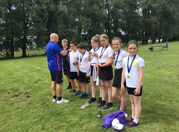 Gary Mills presents medals to Year 6 pupils