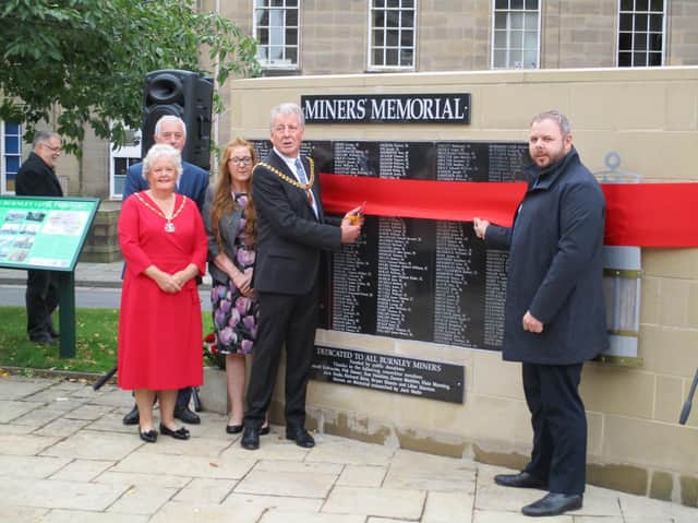 Mayor of Burnley, Coun. Mark Townsend, and Burnley MP Antony Higginbotham unveil the memorial