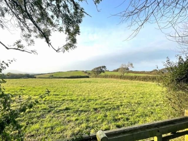 Three bedroom barn conversion in Wilmington on the market for £1,200,000 SUS-220126-142732001