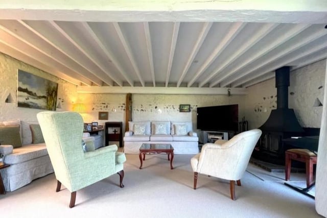 Three bedroom barn conversion in Wilmington on the market for £1,200,000 SUS-220126-142912001