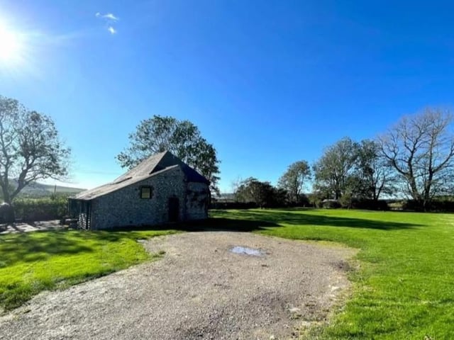Three bedroom barn conversion in Wilmington on the market for £1,200,000 SUS-220126-142742001