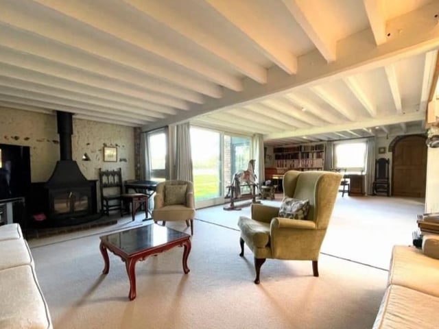 Three bedroom barn conversion in Wilmington on the market for £1,200,000 SUS-220126-142752001