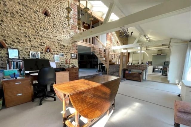 Three bedroom barn conversion in Wilmington on the market for £1,200,000 SUS-220126-142652001