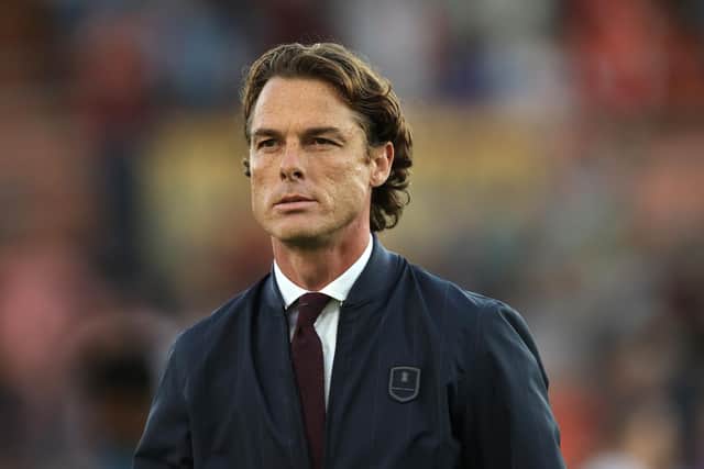 LUTON, ENGLAND - AUGUST 12: Scott Parker, the Burnley manager looks on during the Sky Bet Championship match between Luton Town FC and Burnley FC at Kenilworth Road on August 12, 2024 in Luton, England. (Photo by David Rogers/Getty Images)