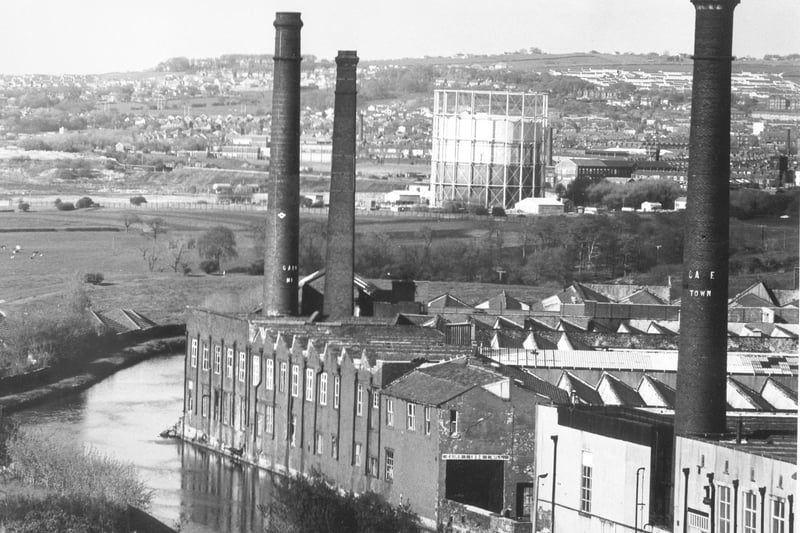 View of Cairo Mill and the Old Whitfield area from Boat Horse Lane, Burnley in 1980. Credit: Lancashire County Council