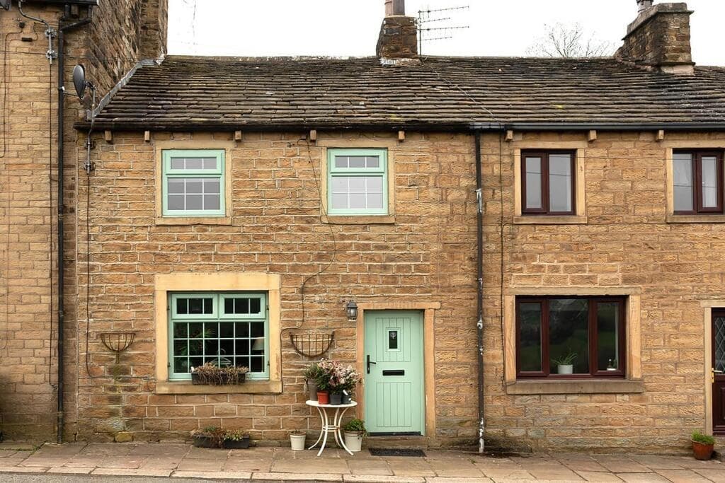 For sale: Beautiful two-bedroom 19th Century cottage in rural Cliviger, Burnley 