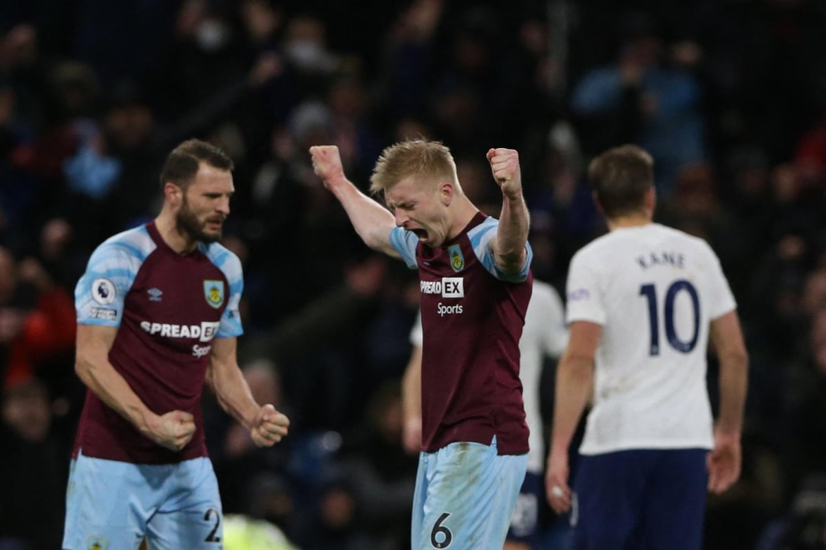 Burnley legend Ben Mee says his goodbyes in full page Burnley Express advertisement