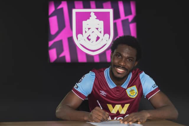 Fofana puts pen to paper on his loan move from Stamford Bridge. Picture: Burnley FC