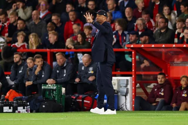 NOTTINGHAM, ENGLAND - SEPTEMBER 18: Vincent Kompany, Manager of Burnley, gives the team instructions during the Premier League match between Nottingham Forest and Burnley FC at City Ground on September 18, 2023 in Nottingham, England. (Photo by Marc Atkins/Getty Images)