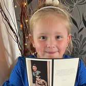 Nancy Hankin (five) with the card she received from King Charles thanking her for the letter she sent to him when his mother the Queen died