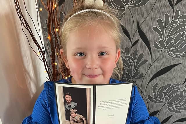 Nancy Hankin (five) with the card she received from King Charles thanking her for the letter she sent to him when his mother the Queen died