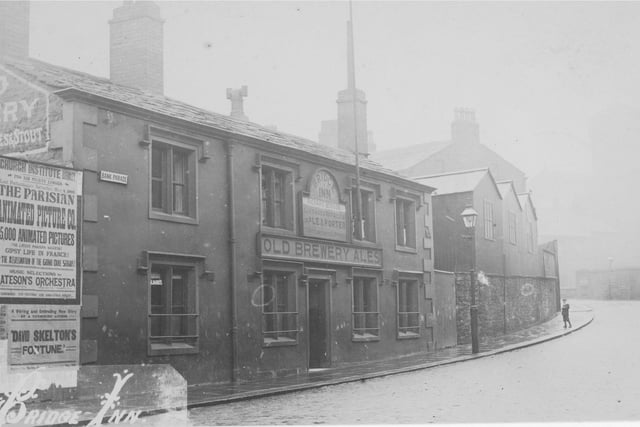 Old Bridge Inn, 2 Bank Parade, Burnley (c. 1905). Credit: Lancashire County Council