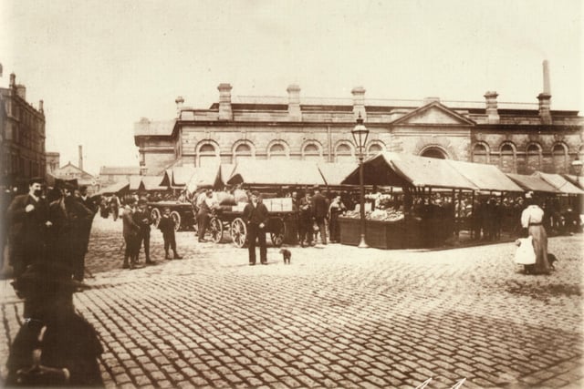 Burnley Market Hall in about 1907. Notice the stone setts of Howe Street, in the foreground, and the number of chimneys on the roof of the building. The Market Square is in the foreground but there was another area, the Market Ground, which also had stalls, behind the Market Hall.