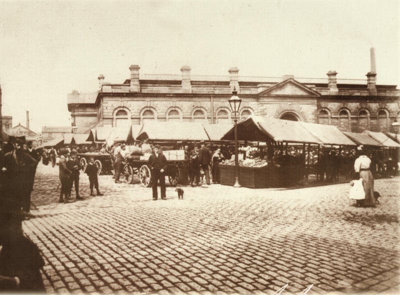 Burnley Market Hall in about 1907. Notice the stone setts of Howe Street, in the foreground, and the number of chimneys on the roof of the building. The Market Square is in the foreground but there was another area, the Market Ground, which also had stalls, behind the Market Hall.