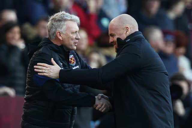 BURNLEY, ENGLAND - DECEMBER 12: David Moyes, Manager of West Ham United and Sean Dyche, Manager of Burnley shake hands ahead of the Premier League match between Burnley and West Ham United at Turf Moor on December 12, 2021 in Burnley, England. (Photo by Clive Brunskill/Getty Images)