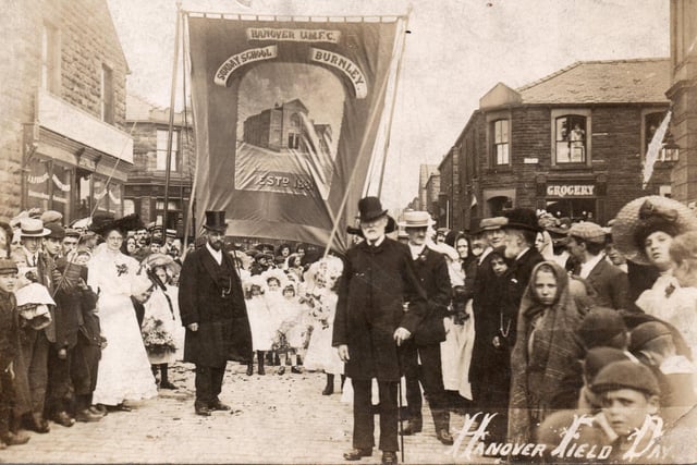 Abel Street, Burnley, with walkers from Hanover United Methodist’s Field Day, in about 1905