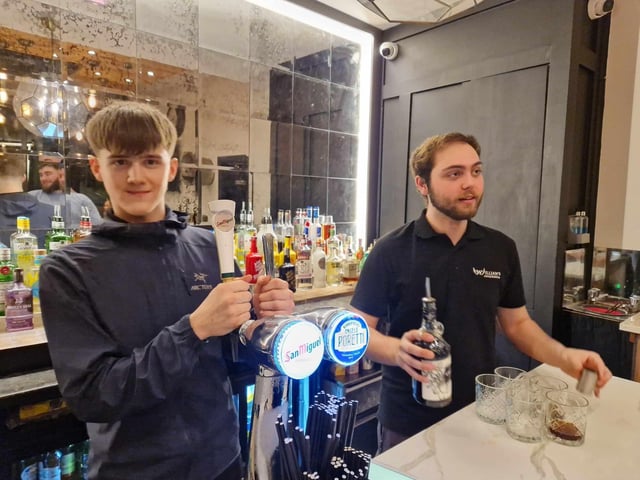William's lounge bar