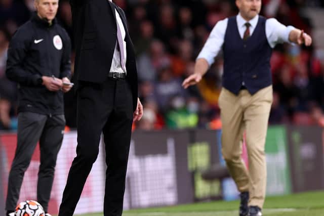 SOUTHAMPTON, ENGLAND - OCTOBER 23: Burnley manager Sean Dyche gives their team instructions during the Premier League match between Southampton and Burnley at St Mary's Stadium on October 23, 2021 in Southampton, England. (Photo by Ryan Pierse/Getty Images)