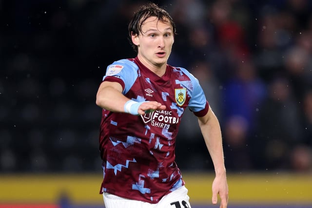 HULL, ENGLAND - MARCH 15: Hjalmar Ekdal of Burnley on the ball during the Sky Bet Championship between Hull City and Burnley at MKM Stadium on March 15, 2023 in Hull, England. (Photo by George Wood/Getty Images)