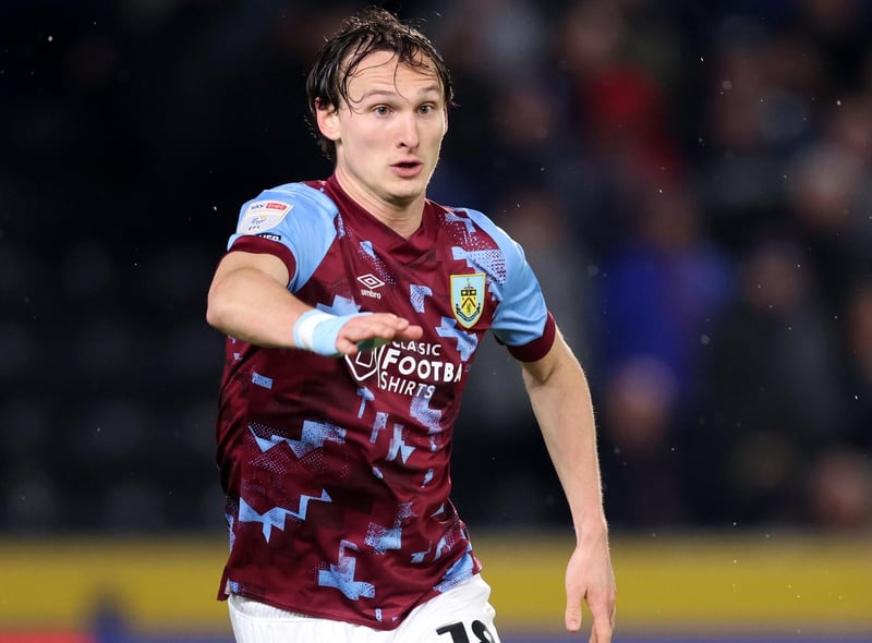 HULL, ENGLAND - MARCH 15: Hjalmar Ekdal of Burnley on the ball during the Sky Bet Championship between Hull City and Burnley at MKM Stadium on March 15, 2023 in Hull, England. (Photo by George Wood/Getty Images)