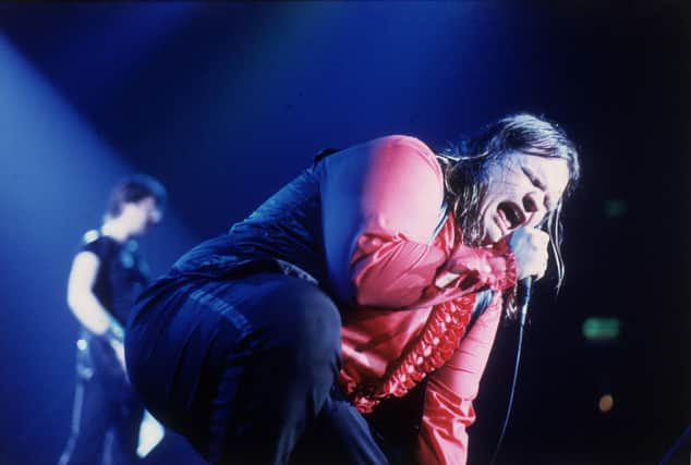 circa 1985: American rock star Meatloaf, real name Marvin Lee Aday, screams into the microphone like a bat out of hell, during a live concert.  (Photo by Keystone/Getty Images)