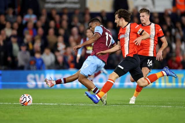 LUTON, ENGLAND - OCTOBER 03: Lyle Foster of Burnley scores the team's first goal during the Premier League match between Luton Town and Burnley FC at Kenilworth Road on October 03, 2023 in Luton, England. (Photo by Warren Little/Getty Images)
