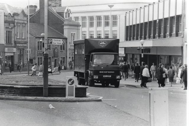 Picture gallery: A look back at Burnley's main shopping thoroughfare St ...