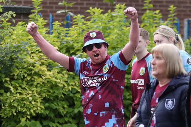 BURNLEY, ENGLAND - AUGUST 06: A supporter of Burnley shows his support ahead of kickoff during the Sky Bet Championship match between Burnley and Luton Town at Turf Moor on August 06, 2022 in Burnley, England. (Photo by Ashley Allen/Getty Images)