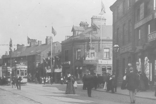 The Swan, The Old Red Lion, and on the other corner of Manchester Rd, the Bull (1902). Credit: Lancashire County Council