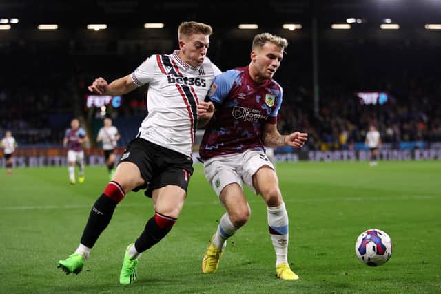 BURNLEY, ENGLAND - OCTOBER 05: Jordan Beyer of Burnley is challenged by Liam Delap of Stoke City during the Sky Bet Championship between Burnley and Stoke City at Turf Moor on October 05, 2022 in Burnley, England. (Photo by Clive Brunskill/Getty Images)