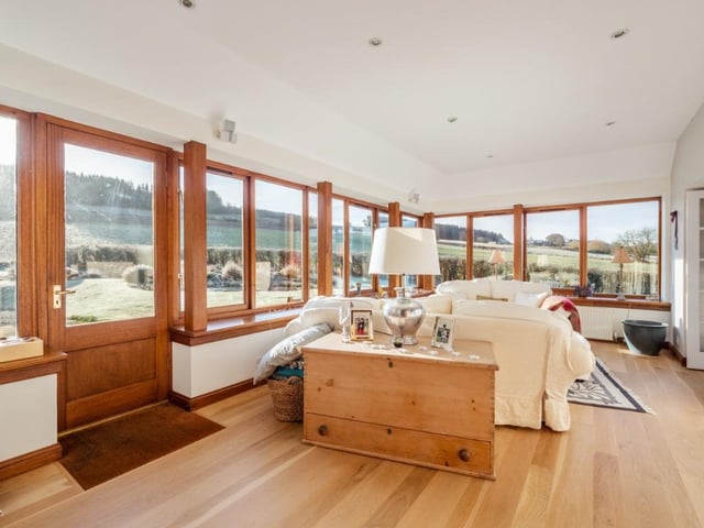 Garden room.