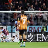 BURNLEY, ENGLAND - AUGUST 16: Jay Rodriguez of Burnley scores their team's first goal  during the Sky Bet Championship between Burnley and Hull City at Turf Moor on August 16, 2022 in Burnley, England. (Photo by Clive Brunskill/Getty Images)