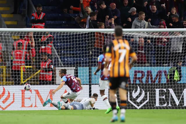 BURNLEY, ENGLAND - AUGUST 16: Jay Rodriguez of Burnley scores their team's first goal  during the Sky Bet Championship between Burnley and Hull City at Turf Moor on August 16, 2022 in Burnley, England. (Photo by Clive Brunskill/Getty Images)