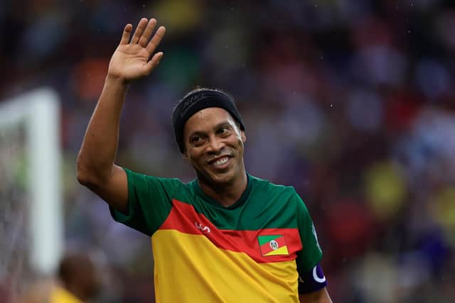 RIO DE JANEIRO, BRAZIL - MAY 26: Ronaldinho Gaúcho of União greets the fans during Futebol Solidário match at Maracana Stadium on May 26, 2024 in Rio de Janeiro. (Photo by Buda Mendes/Getty Images)