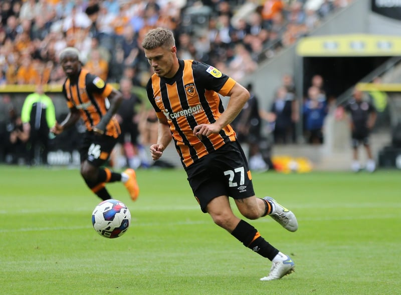 HULL, ENGLAND - JULY 30: Regan Slater of Hull City runs with the ball during the Sky Bet Championship match between Hull City and Bristol City at MKM Stadium on July 30, 2022 in Hull, England. (Photo by Ashley Allen/Getty Images)