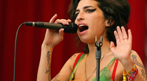 Pilton, UNITED KINGDOM: British pop singer Amy Winehouse performs at the Glastonbury music festival, in Pilton, Somerset, in south-west England, 22 June 2007. (Photo by CARL DE SOUZA/AFP via Getty Images)
