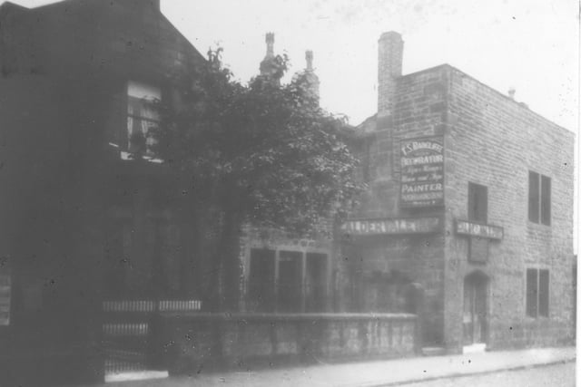 Calder Vale Inn, 6 Calder Vale Road, Burnley (c. 1902). Credit: Lancashire County Council