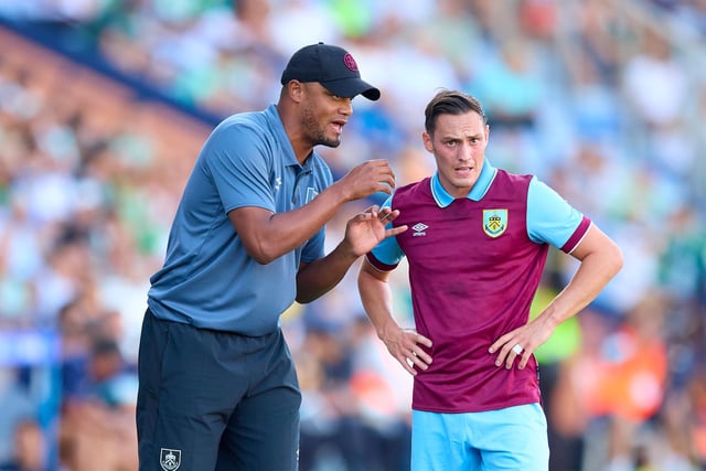 HUELVA, SPAIN - JULY 28: Vincent Kompany, manager of Burnley speaks with Josh Brownhill of Burnley FC during a Pre Season Friendly Match between Real Betis and Burnley FC at Estadio Nuevo Colombino on July 28, 2023 in Huelva, Spain. (Photo by Fran Santiago/Getty Images)