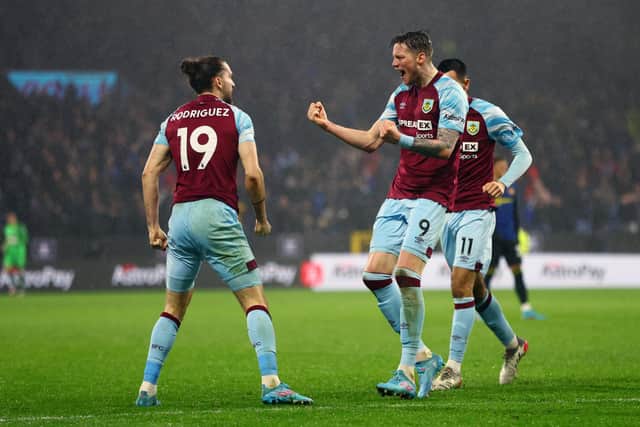 BURNLEY, ENGLAND - FEBRUARY 08: Jay Rodriguez of Burnley is congratulated by Wout Weghorst and Dwight McNeil of Burnley after scoring their side's first goal during the Premier League match between Burnley and Manchester United at Turf Moor on February 08, 2022 in Burnley, England. (Photo by Clive Brunskill/Getty Images)