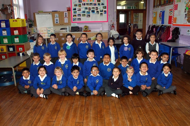 Heasandford Primary School, Burnley. Reception 3. 2009.